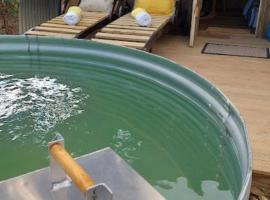 11 Mountain Stream Hot Tub Self Catering, hotel en Gordonʼs Bay
