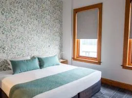The Cambridge Hotel & Backpackers
