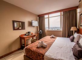 Emakhosini Hotel On East: Durban şehrinde bir otel
