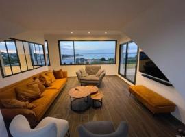 Maison contemporaine avec vue mer, piscine intérieure, classée 5 étoiles, מלון בלוקווירק