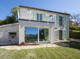 La Casa del Sasso, hotel com estacionamento em Sirolo