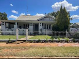 Lee's on loftus, hotel in Temora