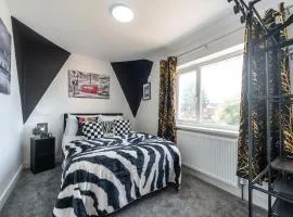 Aseda 4 BedRoom Private Parking, Game Zone -Pool table, Garden Home