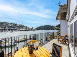 Harbourside 3 - Luxury Riverside Apartment, apartment in Dartmouth