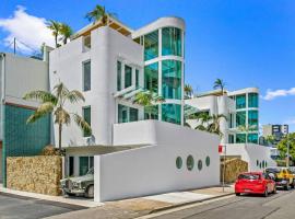 'Harbour Lights' Iconic Maritime-inspired Living, cottage in Wickham