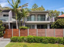 Clifftop on Cowlishaw - A Redhead Beach Retreat, hotel u gradu Redhead