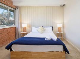 Surfside Simple Comforts by Merewether Beach, hotel med parkering i Merewether