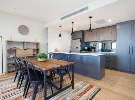 'Highpoint Lookout' A Cool Charlestown Square Abode, appartamento a Charlestown