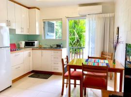 Coastal Living near Shops and Botanical Gardens, apartment in Edge Hill