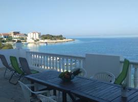 Kanica seaside apartment Roko 10 m from sea, hotel u gradu Sevid
