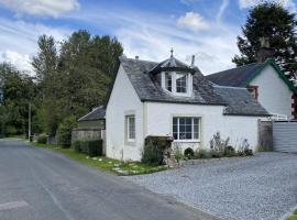 Rossearn Cottage, villa in Comrie