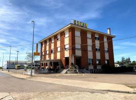 HOSTAL ALTO PÁRAMO, hotell med parkeringsplass i Villadangos del Páramo