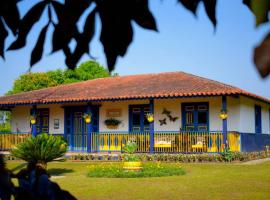 Paraíso Natural cerca Parque del Café: Altamira, villa in Montenegro