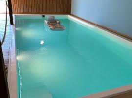 Home of Oasis - Indoorpool, Sauna, Naturteich, hotell i Surwold