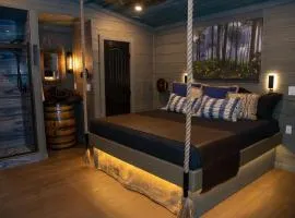 "Chasing Fireflies" Cozy Family Treehouse Retreat in the Smoky Mountains-Just 10 Miles to Dollywood