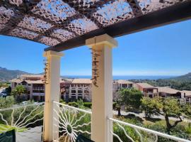 Vue exceptionnelle sur la mer et le Cap Estérel, hôtel à Saint-Raphaël près de : Massif de l'Esterel