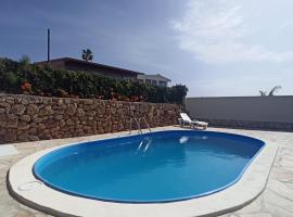 Finca Aurora, hotel with parking in La Cisnera