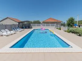 Spacious villa for 10 with a big private pool