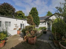 Clarence House, holiday home in Dalton in Furness