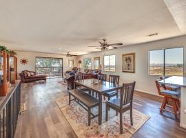 Spacious Perris Rental Home about 7 Mi to Canyon Lake!、ペリスのバケーションレンタル