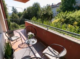 ALURE RESIDENCES 2 & 24h self check-in, parking in the garage in the apartment building included, new building, terrace, green location with a forest park with a lake, children's playground, nhà nghỉ dưỡng ở Banská Bystrica