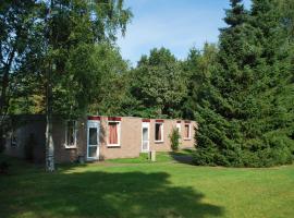 Tidy bungalow with garden located in natural area, hotel with parking in Vledder