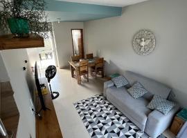 Duplex 2/4 na orla de Porto、ポルト・セグロのホテル