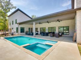 Luxe Waterfront Home in Malakoff with Pool and Hot Tub, vila di Malakoff