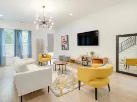 Modern Houston Home with Yard, 3 Mi to Toyota Center