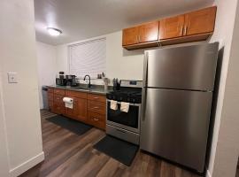1st Floor Apt With Fenced Yard Access, hotel con parcheggio a Lakewood