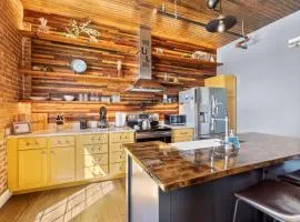 Downtown Urban Loft above Restaurants #5