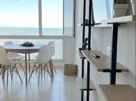 Excelente! 4 personas frente al mar con cochera、マル・デル・プラタのビーチ周辺のバケーションレンタル