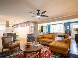 Paris Mtn Wedding Home - Family Friendly, hotell i Greenville