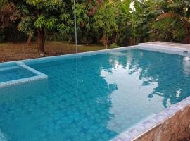 Hotel Chulamar, Piscina y Restaurante, hotel que aceita pets em Escuintla