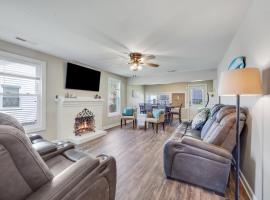 Beachy Keen, North Myrtle Beach beach single-family house, 150 feet to ocean! Pets welcome!, holiday rental in Myrtle Beach