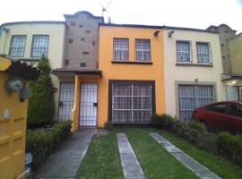 Linda y acogedora casa completa, hotel with parking in Toluca