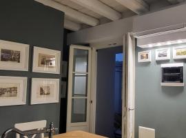 small miramare appartamento sogno sul mare, hotel na praia em Trieste