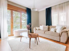 Stylish Retreat w Balcony 2 min to Bagdat Ave, hotel ieftin din Istanbul