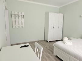 Colț de Rai, Hotel mit Pools in Hîrtoape