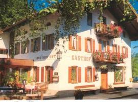 Gasthof Zum Ott, hotel v destinaci Staudach-Egerndach