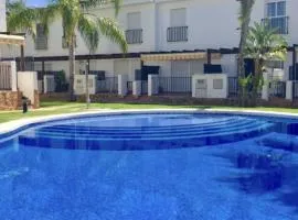 ENCANTADORA CASA CON PISCINA A 5 MIN PLAYA WIFI