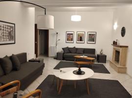 F2 Central Luxury Apartment, hotel in Volos