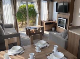 8 Berth Static Caravan - Holiday Resort Unity Brean, hotel din Berrow