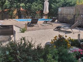 Dee's House and Pool、ラビンのホテル