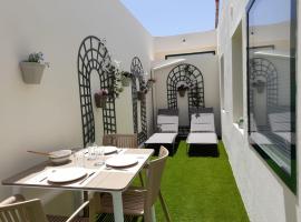 Bungalow Paseo del Mar- PLAYA ROCA Residence sea front access - Free AC - Wifi, vakantiewoning aan het strand in Costa Teguise