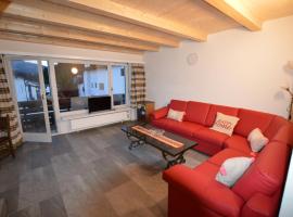 Apartment Urschein in Laax-Murschetg, hotel in Laax