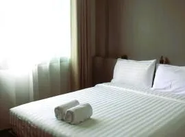 Lux Rooms Night Bazaar