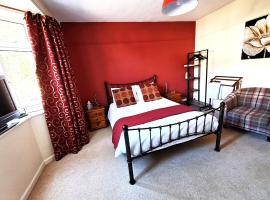 Peaceful retreat / spacious bedroom / free parking, appartamento a Brighton & Hove