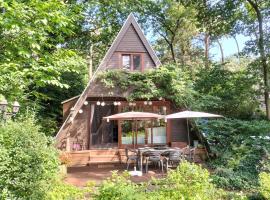 Stunning Home In Rekem-lanaken With Wifi, מלון בBovenwezet