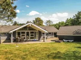Stunning Home In Oksbl With 4 Bedrooms, Sauna And Wifi